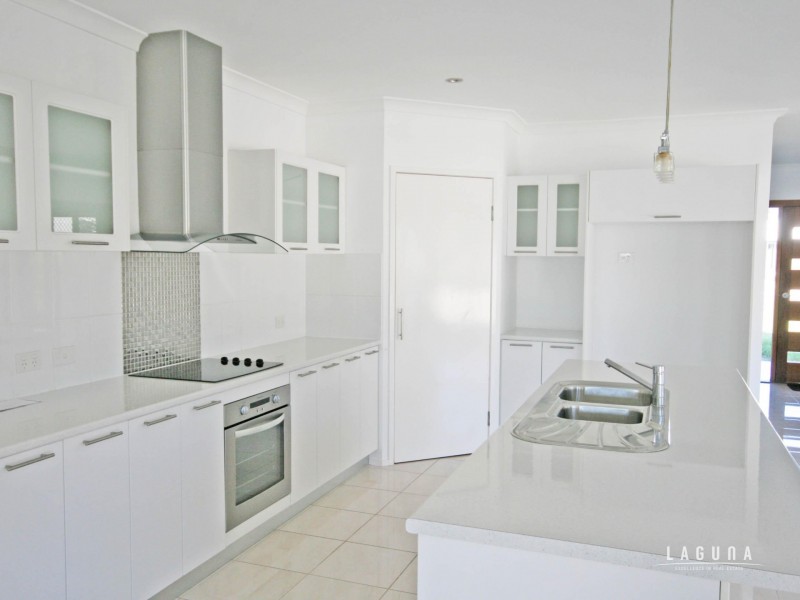 14 Suncrest Court, Southside QLD 4570