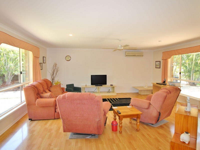 14 Kimberley Avenue, Southside QLD 4570