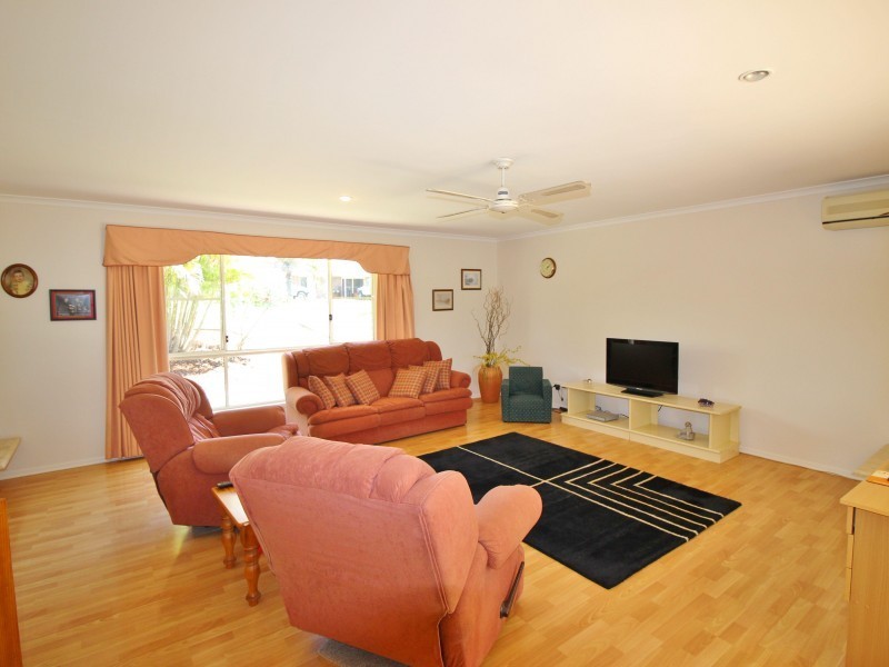 14 Kimberley Avenue, Southside QLD 4570