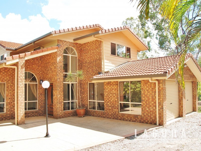 8  Lindsay Street, Southside QLD 4570