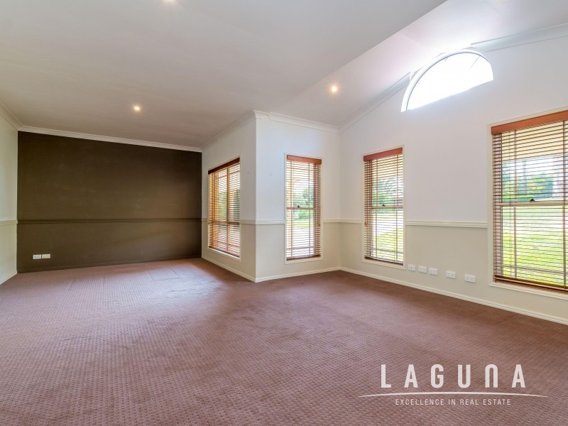 7 Topaz Court, Southside QLD 4570