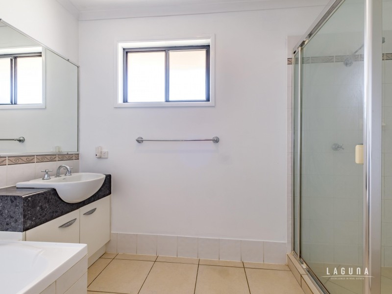 7 Decker Place, Southside QLD 4570