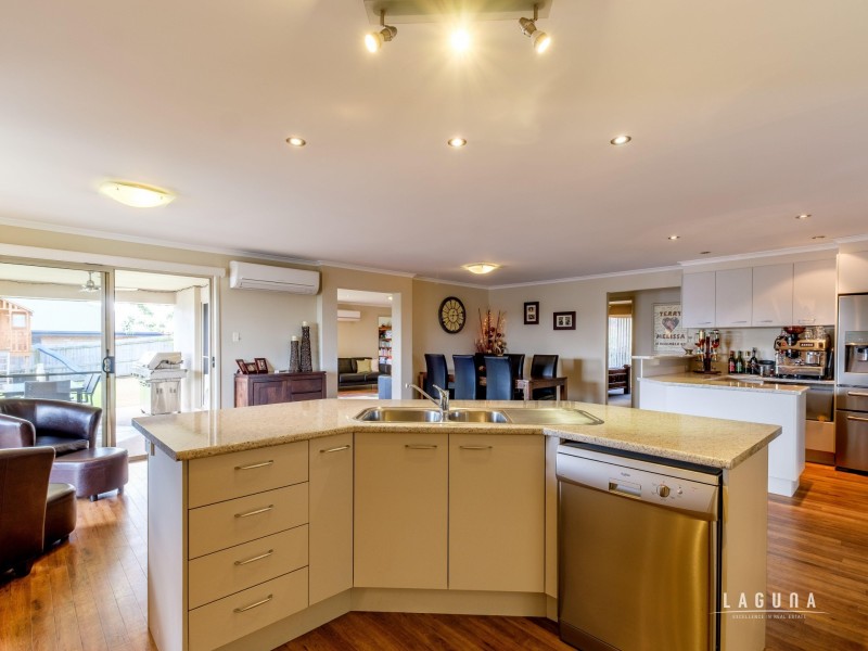 11 Directors Circuit, Jones Hill QLD 4570