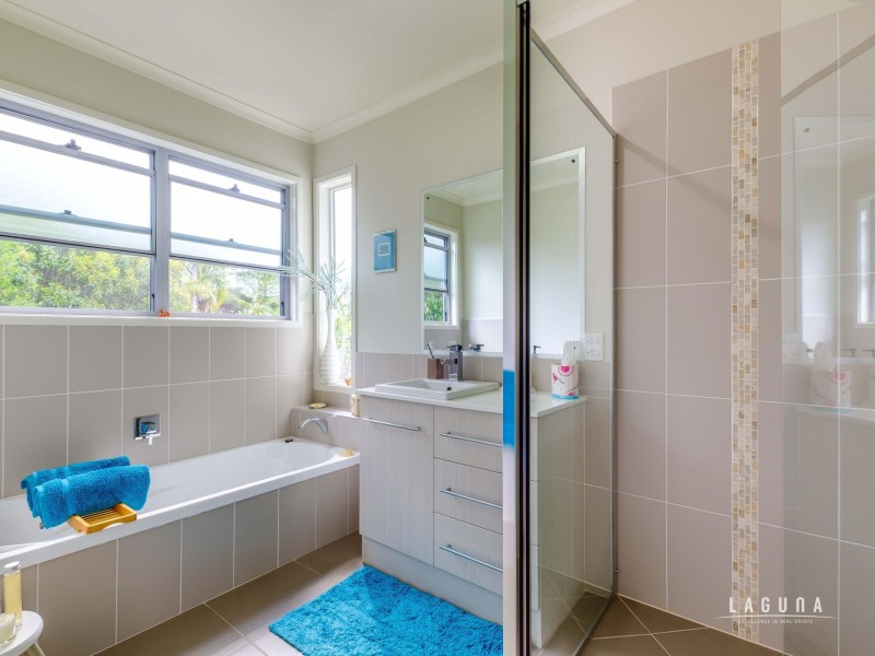 98 Robert Road, Chatsworth QLD 4570