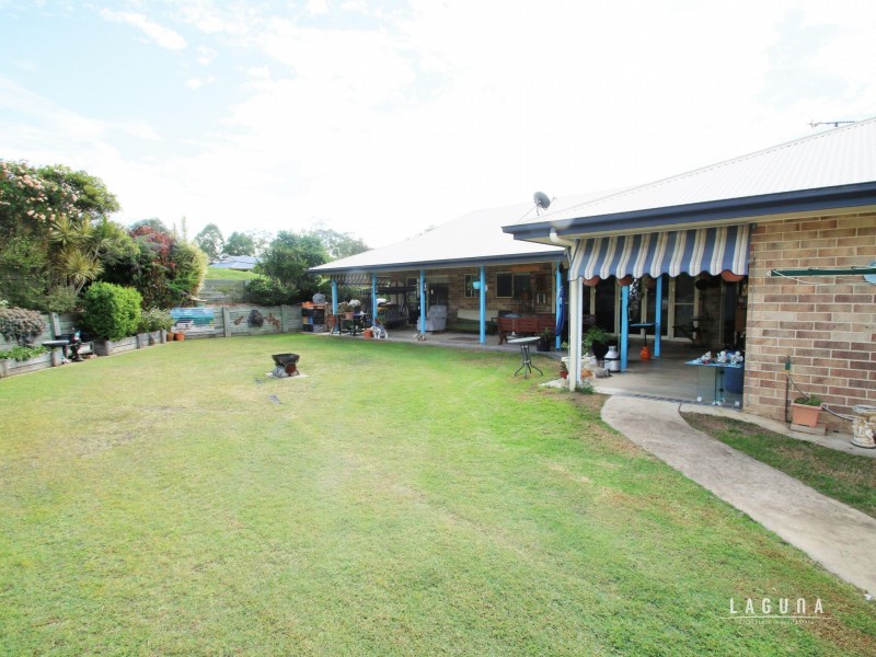 11 Deakin Court, Southside QLD 4570