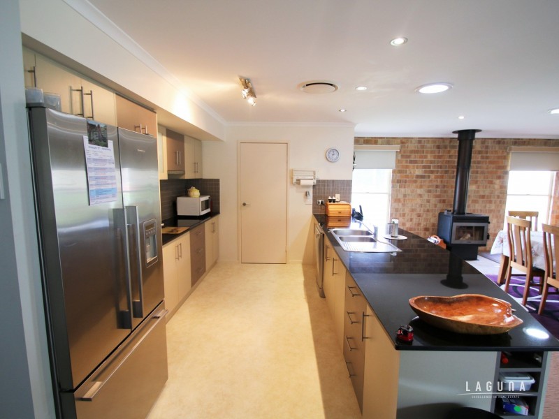 11 Deakin Court, Southside QLD 4570