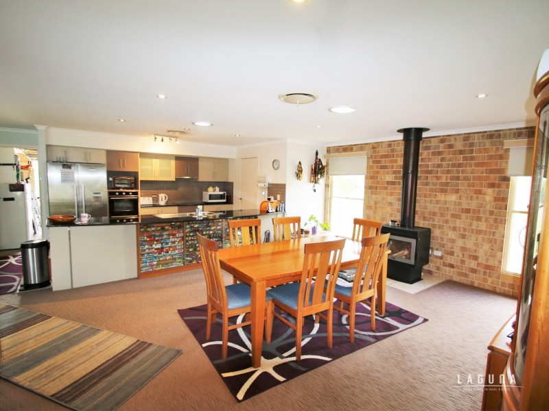 11 Deakin Court, Southside QLD 4570