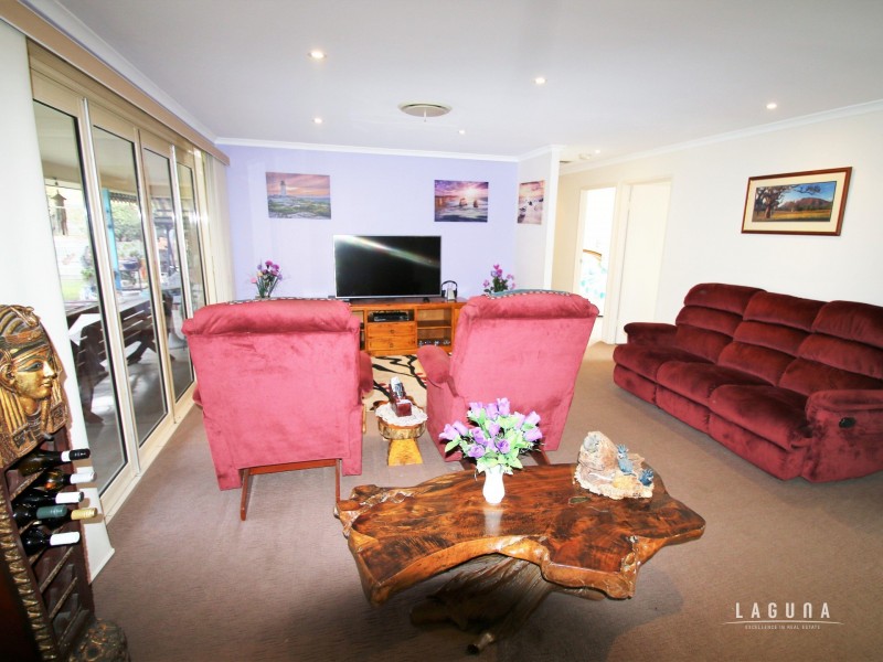 11 Deakin Court, Southside QLD 4570