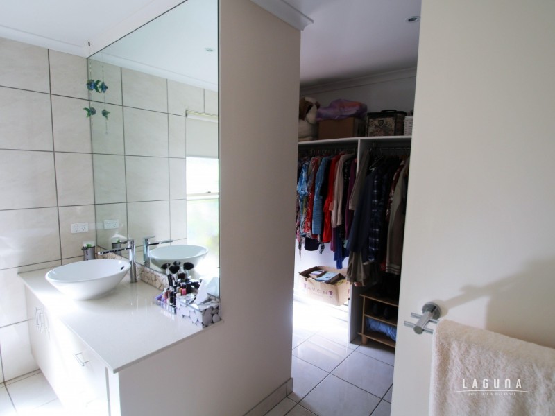 11 Deakin Court, Southside QLD 4570