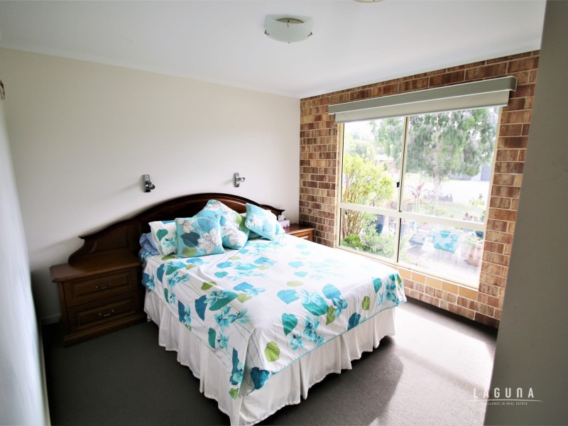 11 Deakin Court, Southside QLD 4570