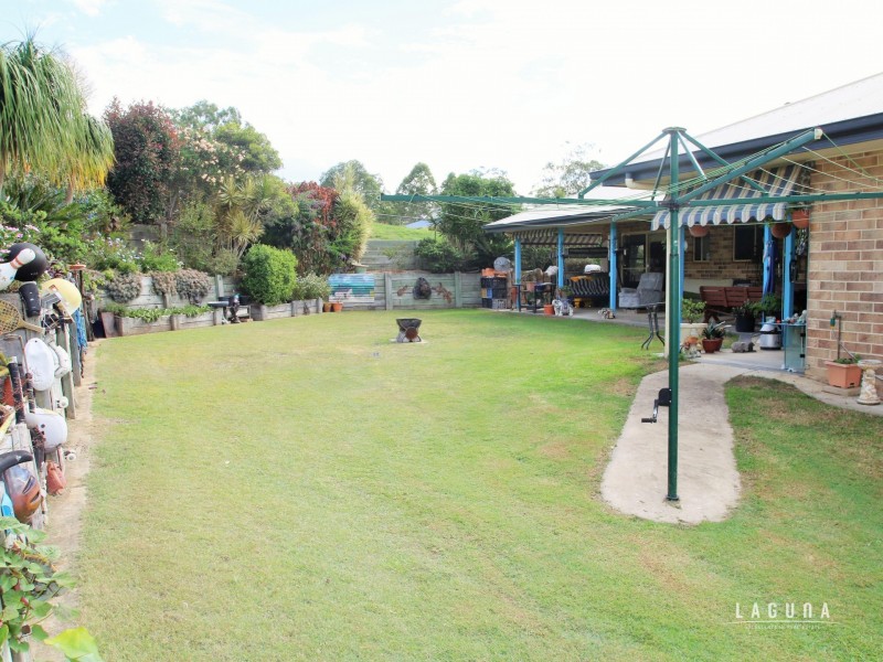 11 Deakin Court, Southside QLD 4570