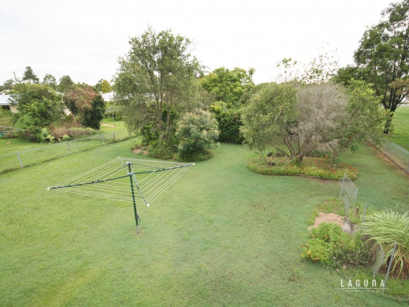 6 James Street, Southside QLD 4570