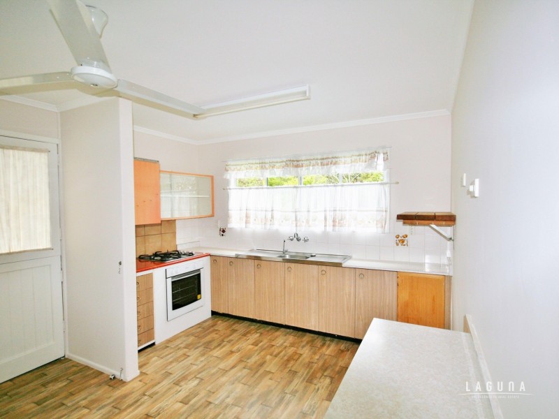 6 James Street, Southside QLD 4570