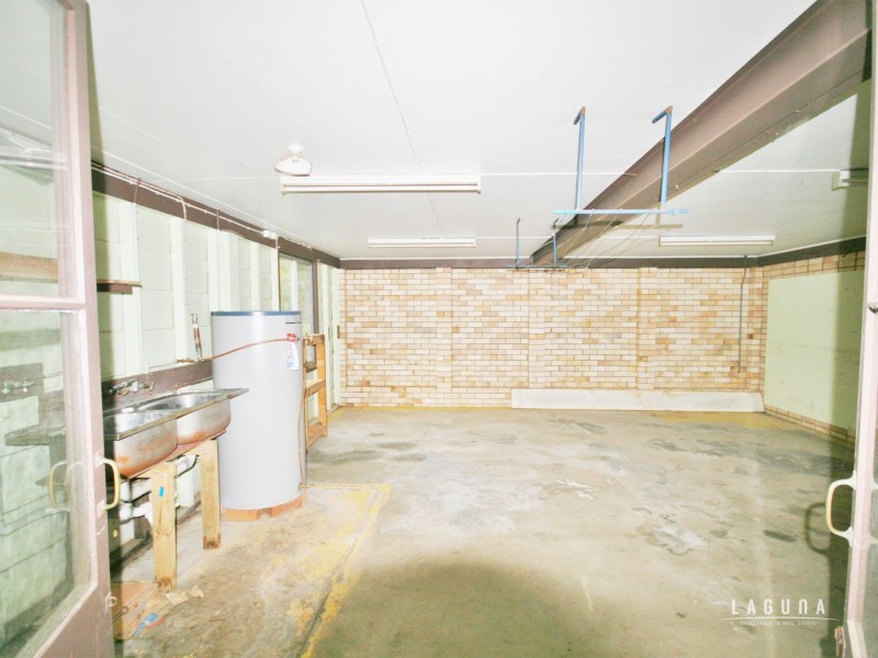 6 James Street, Southside QLD 4570