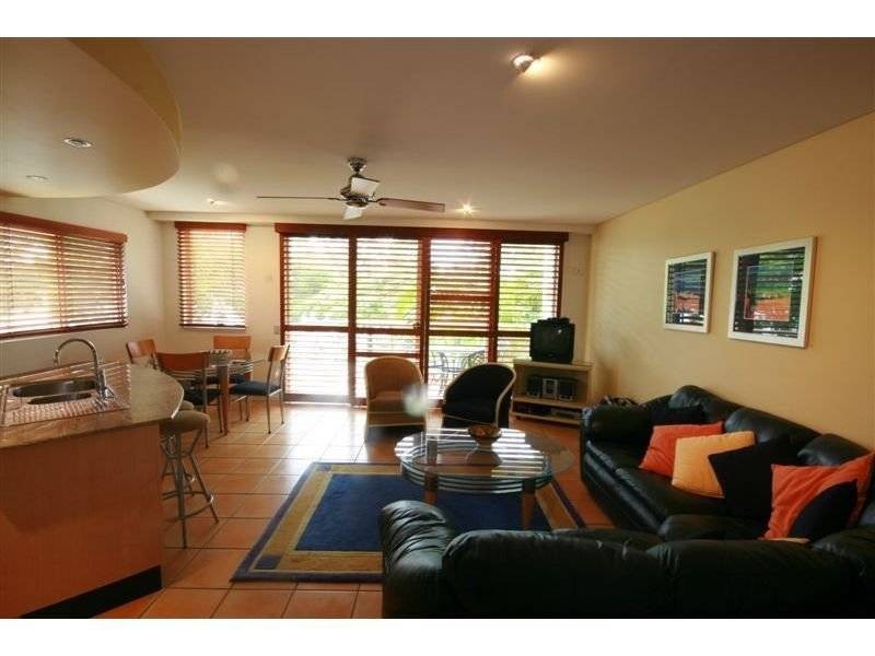 2/213 Gympie Terrace, Noosaville QLD 4566