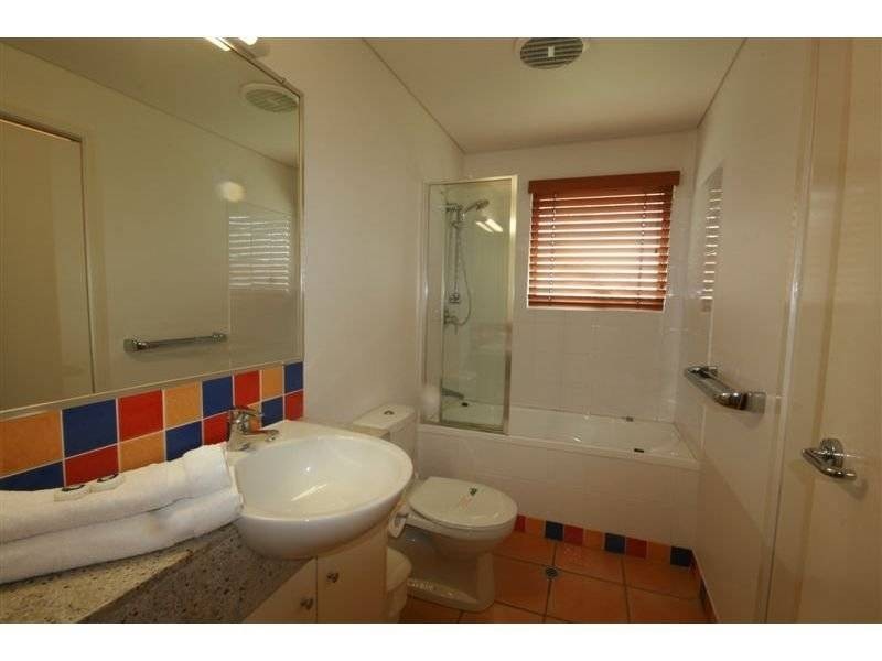 2/213 Gympie Terrace, Noosaville QLD 4566