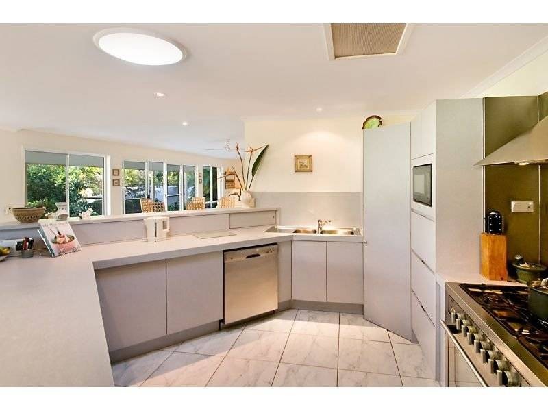 10 Wilkes Court, Tinbeerwah QLD 4563