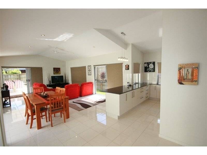 27 Jacksonia Place, Noosaville QLD 4566