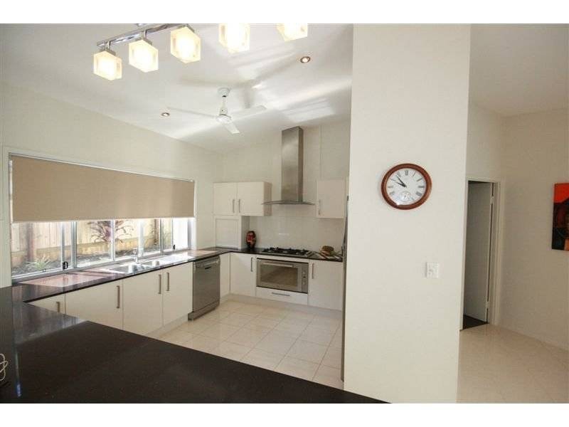 27 Jacksonia Place, Noosaville QLD 4566