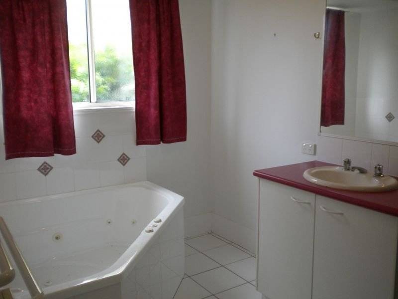 5 Gympie View Drive, Southside QLD 4570