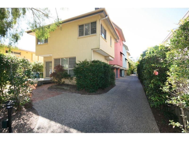 4/16 Howard Street, Noosaville QLD 4566