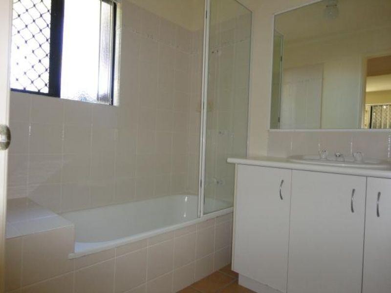 4/3 Lipton, Sunrise Beach QLD 4567