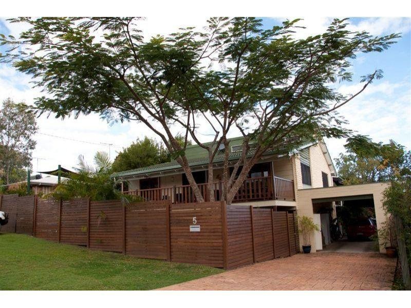 5 Lakeview Drive, Tewantin QLD 4565