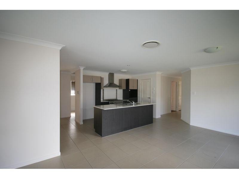 5 Parkview Close, Southside QLD 4570