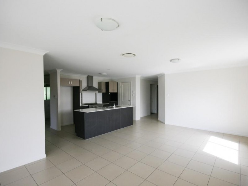 5 Parkview Close, Southside QLD 4570