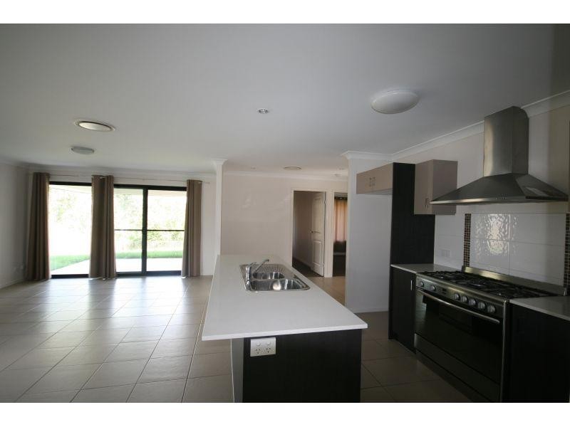 5 Parkview Close, Southside QLD 4570