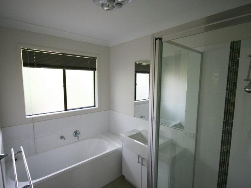 5 Parkview Close, Southside QLD 4570