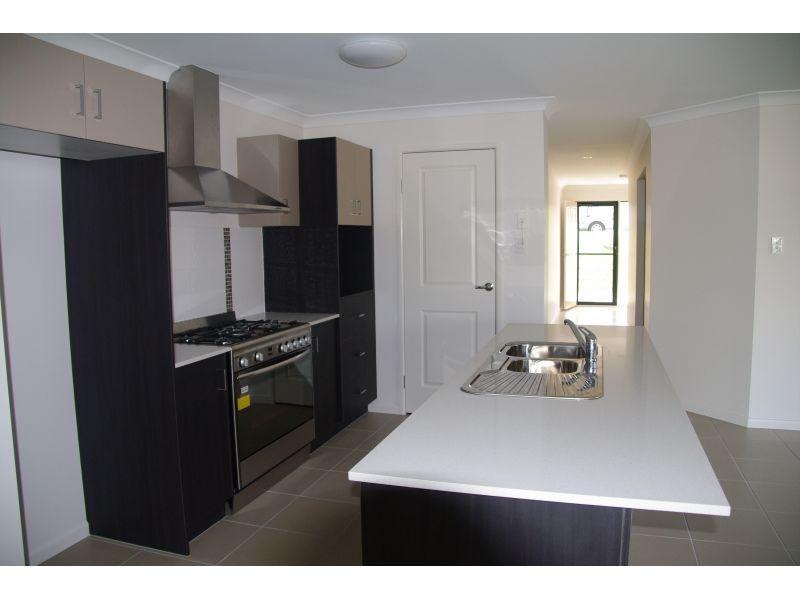 5 Parkview Close, Southside QLD 4570