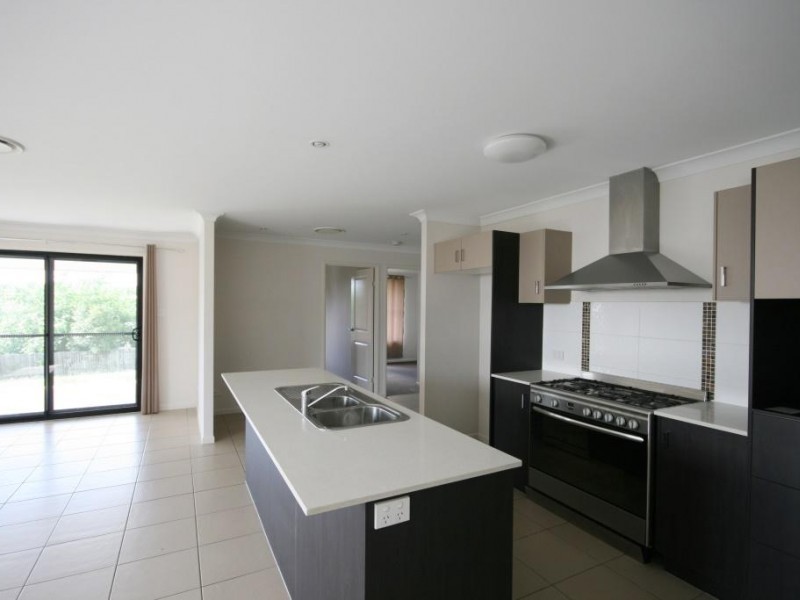 5 Parkview Close, Southside QLD 4570