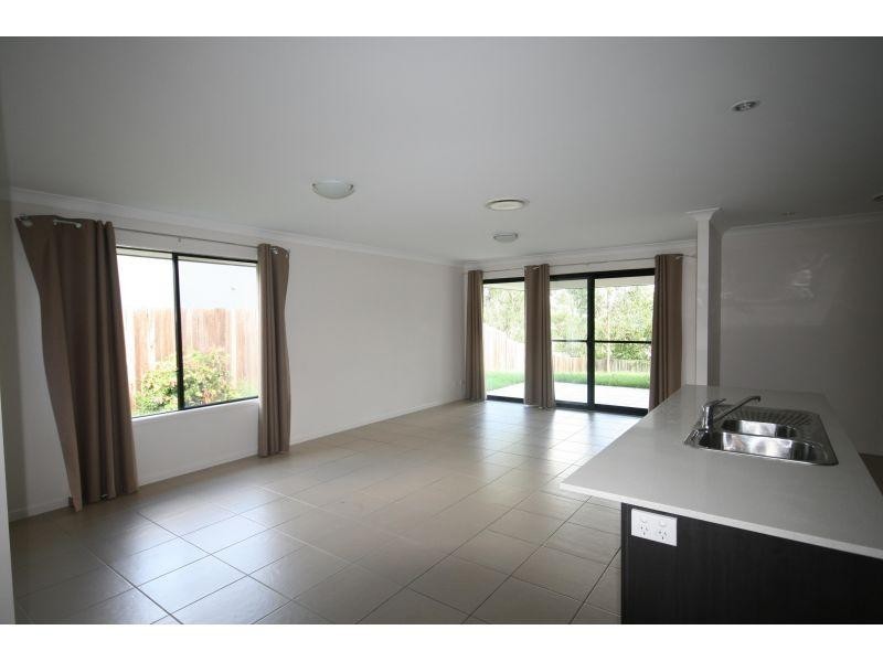 5 Parkview Close, Southside QLD 4570