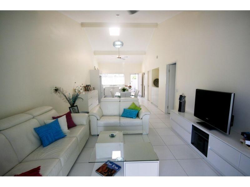 2/11 Woorookool Place, Noosaville QLD 4566