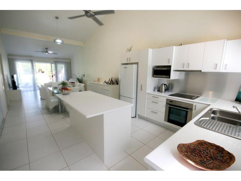 2/11 Woorookool Place, Noosaville QLD 4566