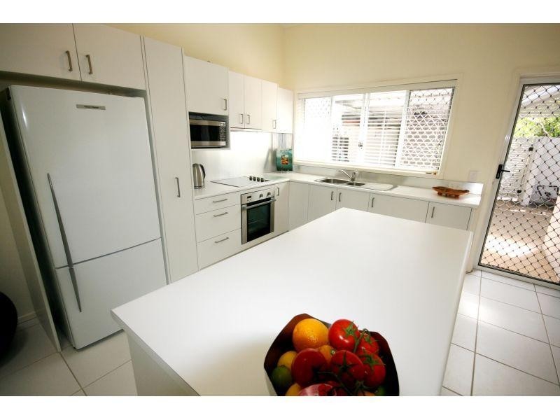 2/11 Woorookool Place, Noosaville QLD 4566