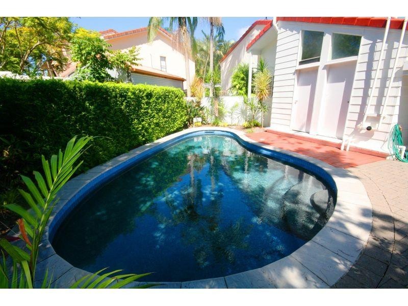 2/11 Woorookool Place, Noosaville QLD 4566