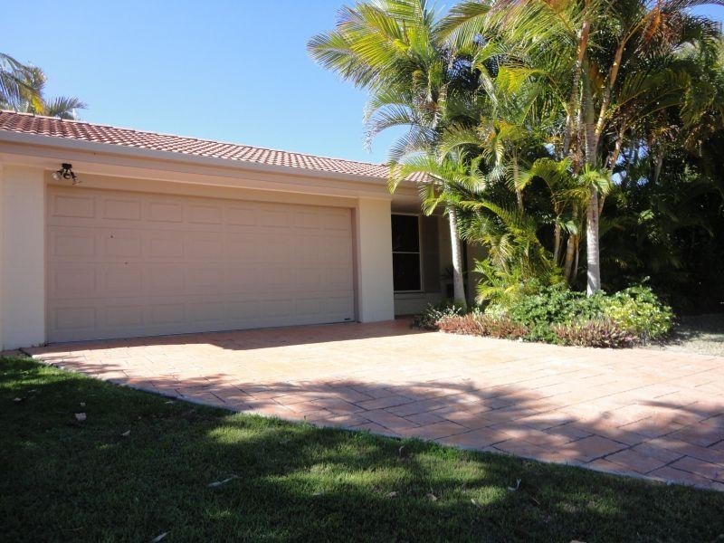 8 Moonbeam, Castaways Beach QLD 4567