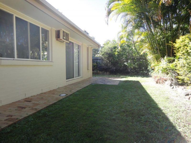 8 Moonbeam, Castaways Beach QLD 4567