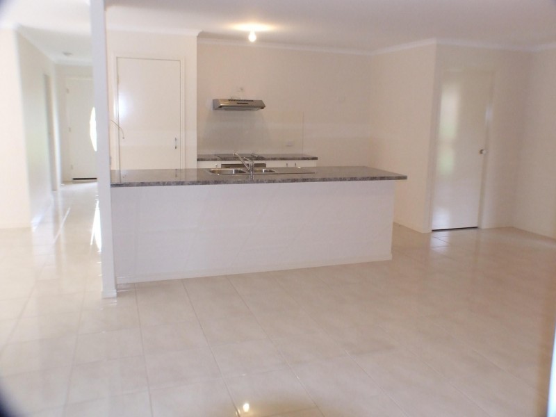 5 Decker Place, Southside QLD 4570