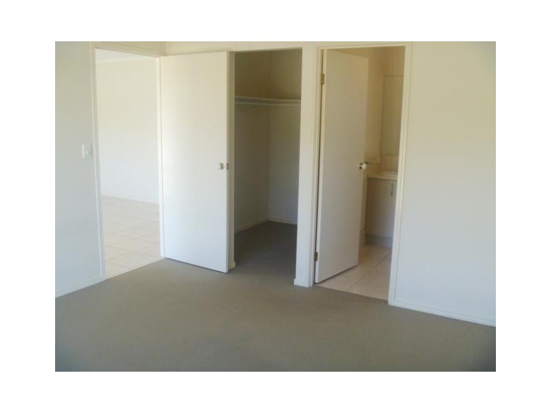 5 Decker Place, Southside QLD 4570