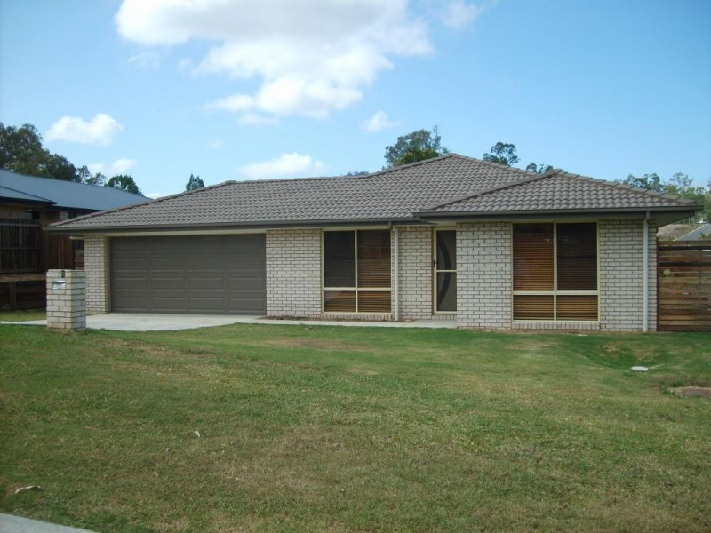 5 Decker Place, Southside QLD 4570
