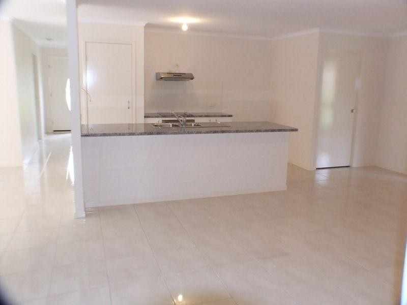 5 Decker Place, Southside QLD 4570