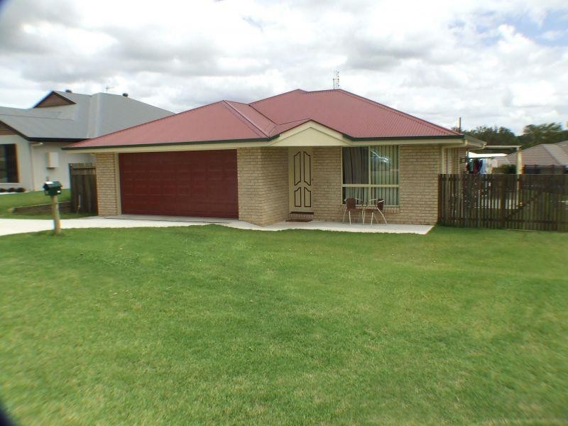 8 Hilltop Ave, Southside QLD 4570