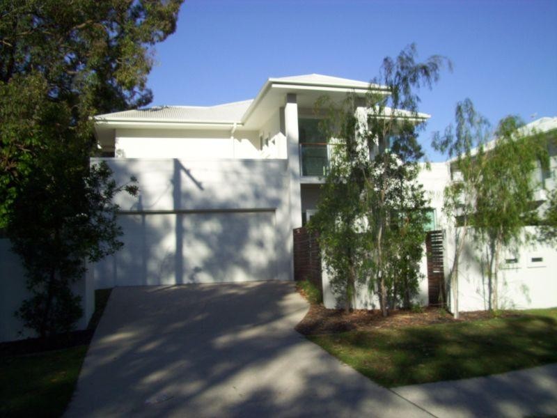 1/8 Nannygai Street, Noosaville QLD 4566