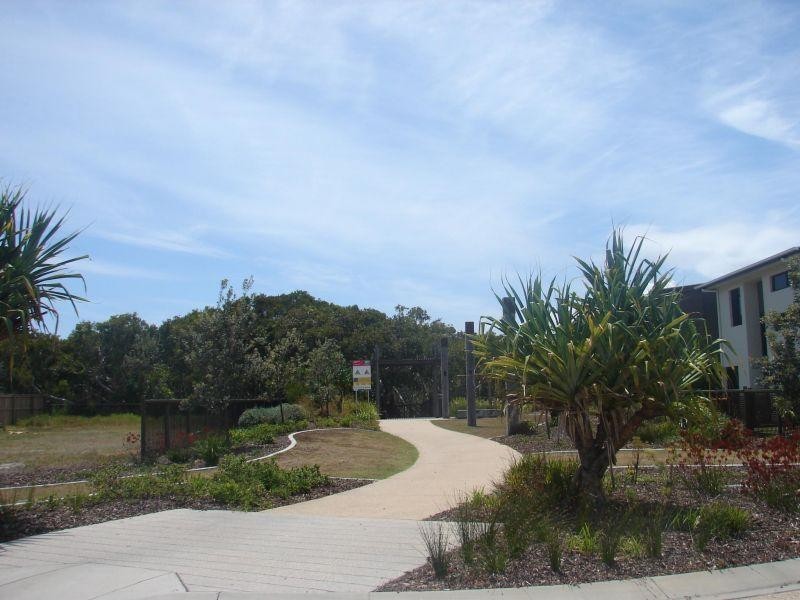 2 Surfside Lane, Mount Coolum QLD 4573