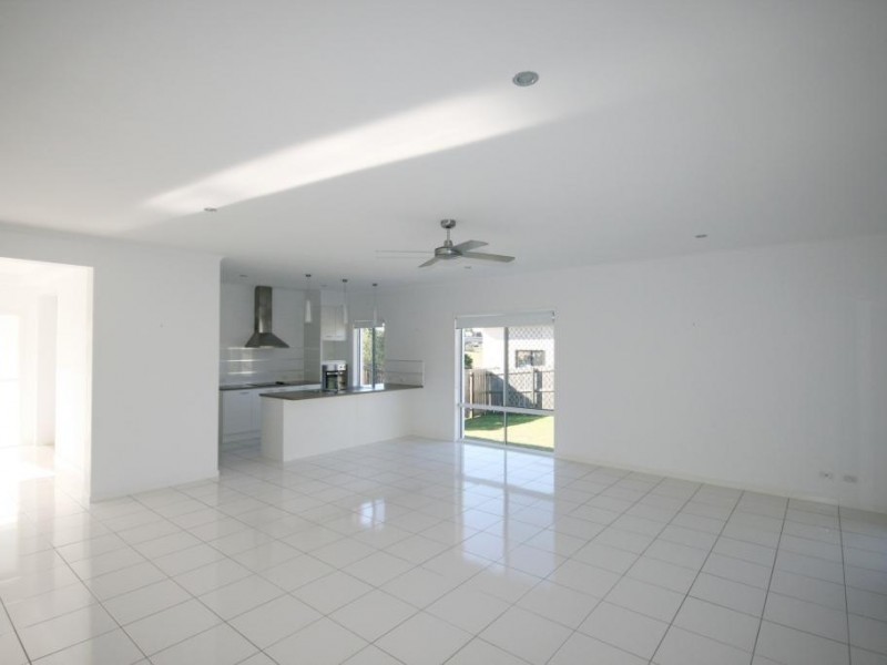 3 Presidential Avenue, Jones Hill QLD 4570