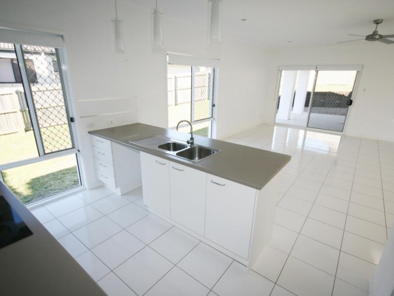 3 Presidential Avenue, Jones Hill QLD 4570