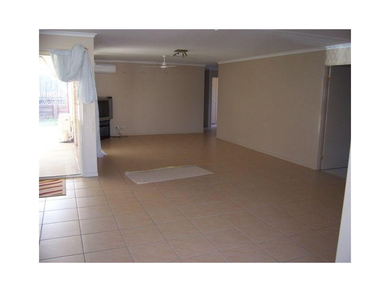 16 Decker Place, Southside QLD 4570